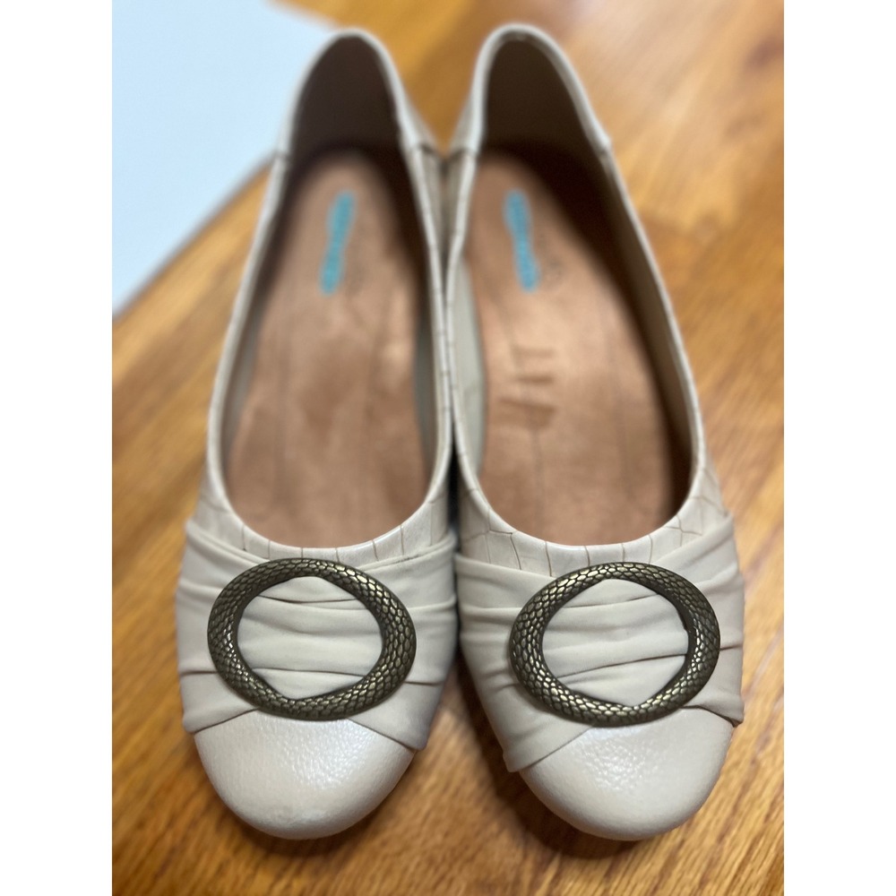 Baretraps Mabely Beige Flats Comfort Memory Foam  Shoes Round Toe Size 7 1/2 M